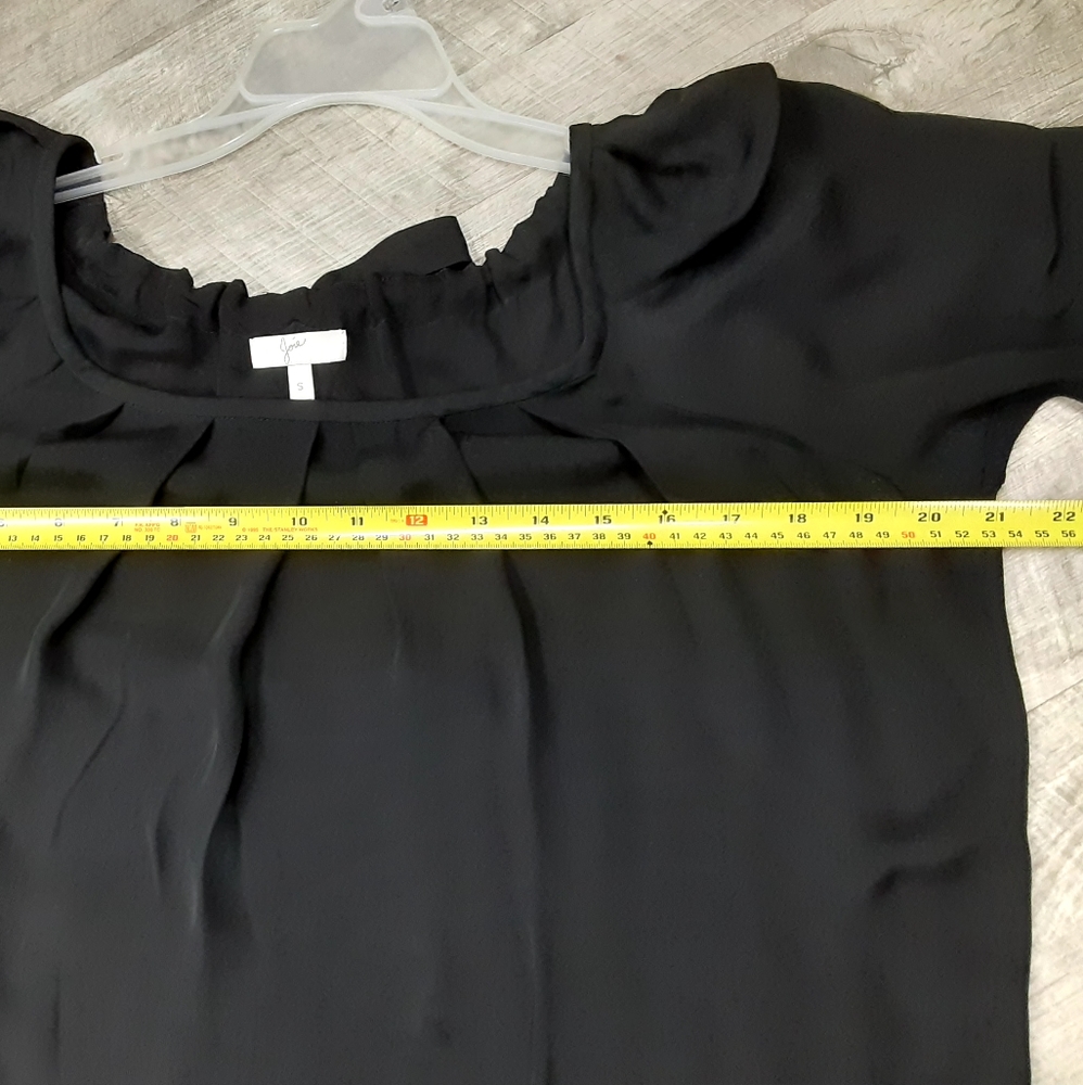 Joie 100% size S Silk Flowy pleated black blouse - Picture 3 of 8